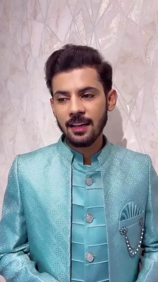Video review from a groom in a sherwani after makeup